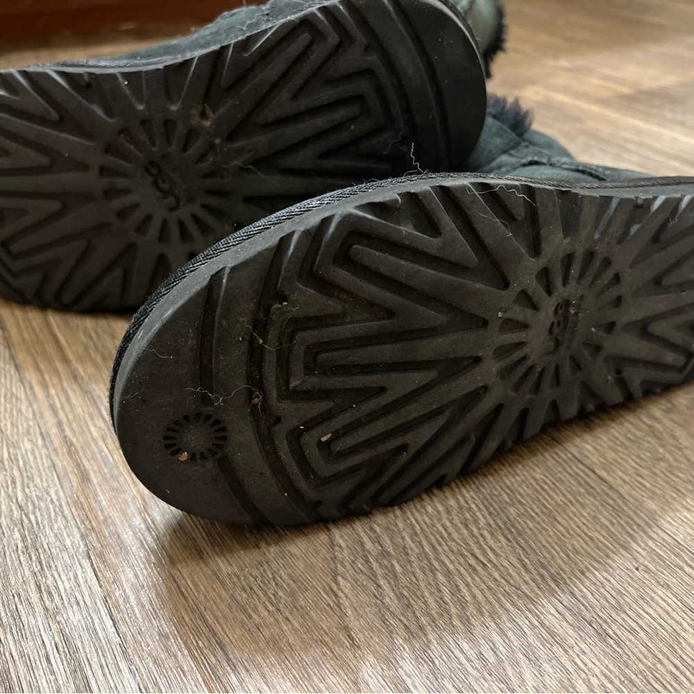 Ugg Australia Bailey Button - image 4